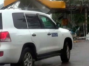 Миссия ОБСЕ попала под обстрел в донецком аэропорту