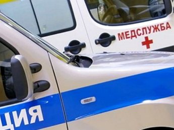 В Новгороде автомобиль врезался в автобусную остановку, есть жертвы