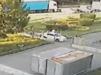 Водитель в Москве избил женщину с ребёнком за отказ уступить дорогу