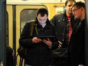 Пассажиры метро в Москве увидели порно на экранах своих гаджетов