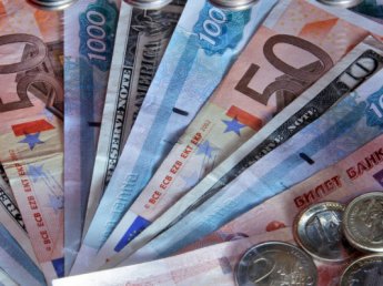 ЦБ понизил курс доллара и евро на 16 октября