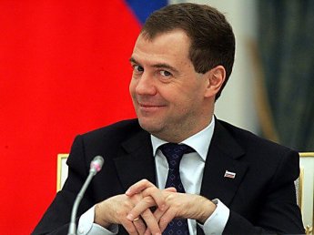 "Рыбы нет, но вы держитесь": блогеры поглумились над Медведевым из-за ФОТО