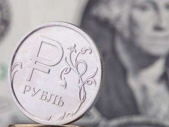 Эксперты: нефть удерживает курс рубля