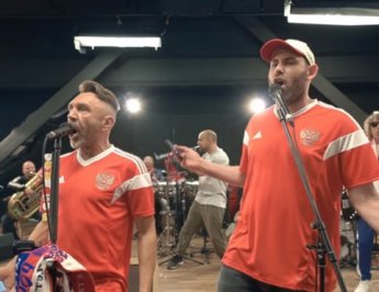 Российские футболисты заставили Слепакова и Шнурова извинятся в песне 