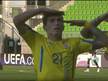 На Украине футболиста подвергли гонениям за жест Дзюбы