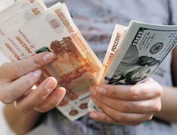 Эксперты: Россия планирует отказаться от доллара