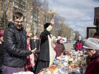 Православные верующие отмечают Великую субботу