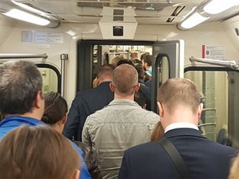 Три поезда застряли в тоннеле метро Москвы: видео с места ЧП появилось в Сети