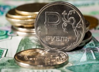 Эксперты: рубль может стать 