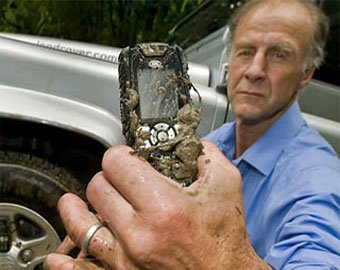 Land Rover выпустила "бессмертный" телефон A071bcdf_1