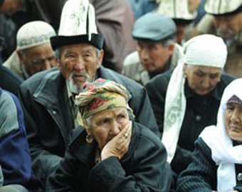 В родовом селе экс-президента Киргизии Курманбека Бакиева сожжены три дома