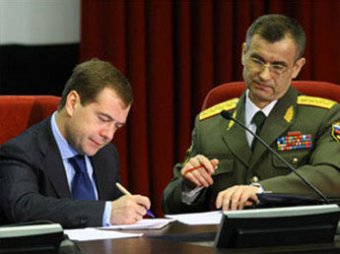 Медведев подписал законы, "закручивающие гайки" МВД