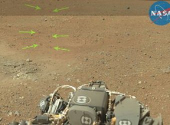 Curiosity заснял на Марсе "ящерицу", "гуманоида" и "стоптанный ботинок"