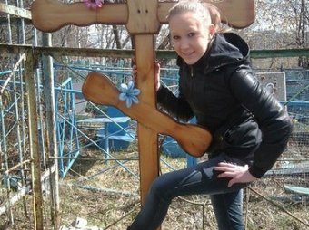 Под Нижним Новгородом школьницы устроили фотосессию на кладбище