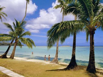На курортном острове Гуам мужчина ранил 14 туристов: двое из них скончались