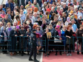 Время ожидания в очереди к мощам Николая Чудотворца сократилось до 7,5 часов (ФОТО)