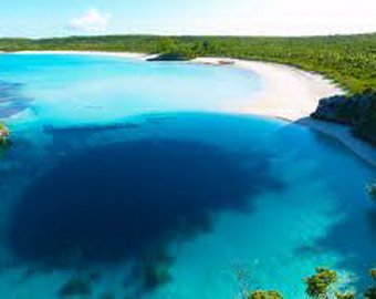 На Багамах продается самая глубокая голубая дыра на Земле