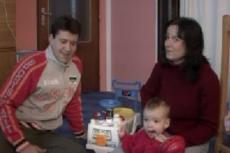 В Чехии двое детей, которых перепутали в роддоме, вернулись к настоящим родителям