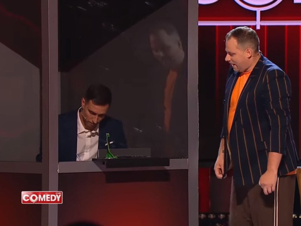 Номер Comedy Club про кастинг в МФЦ развеселил Сеть - TOPNews.RU