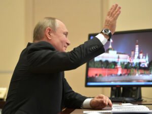 Путин объявил об окончании самоизоляции