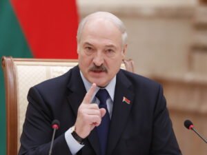 Лукашенко поручил провести проверки по увольнению белорусов