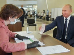 Путин на голосовании без маски