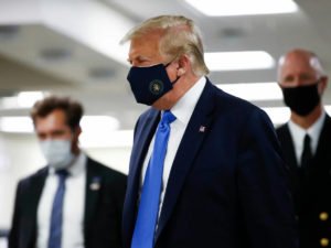 Трамп в маске