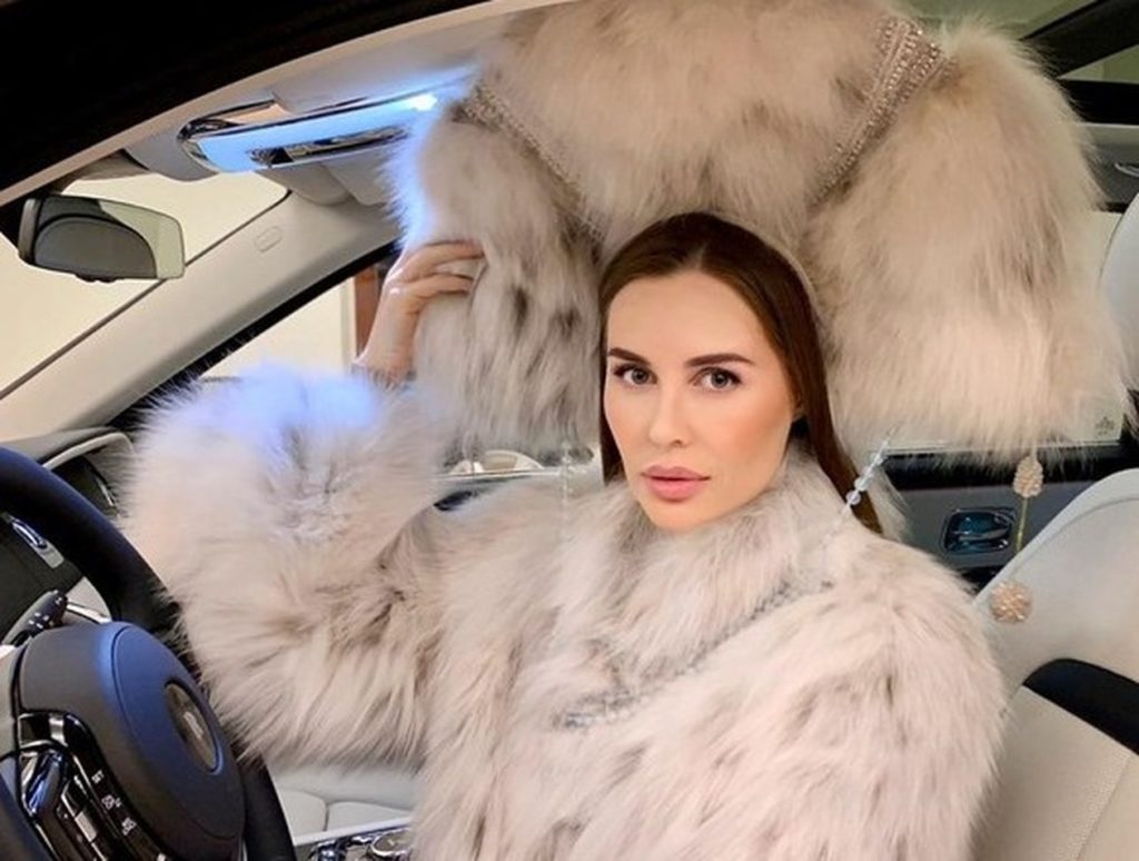 Юлия Михалкова приехала на вечеринку в Rolls-Royce Phantom за 25 млн -  TOPNews.RU