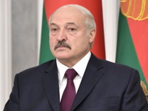 Лукашенко пообещал ответить майдану