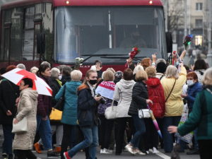 Власти Белоруссии пригрозили применять боевое оружие на протестах