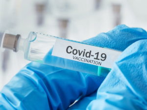 Названы сроки старта массовой вакцинации от COVID-19 в России