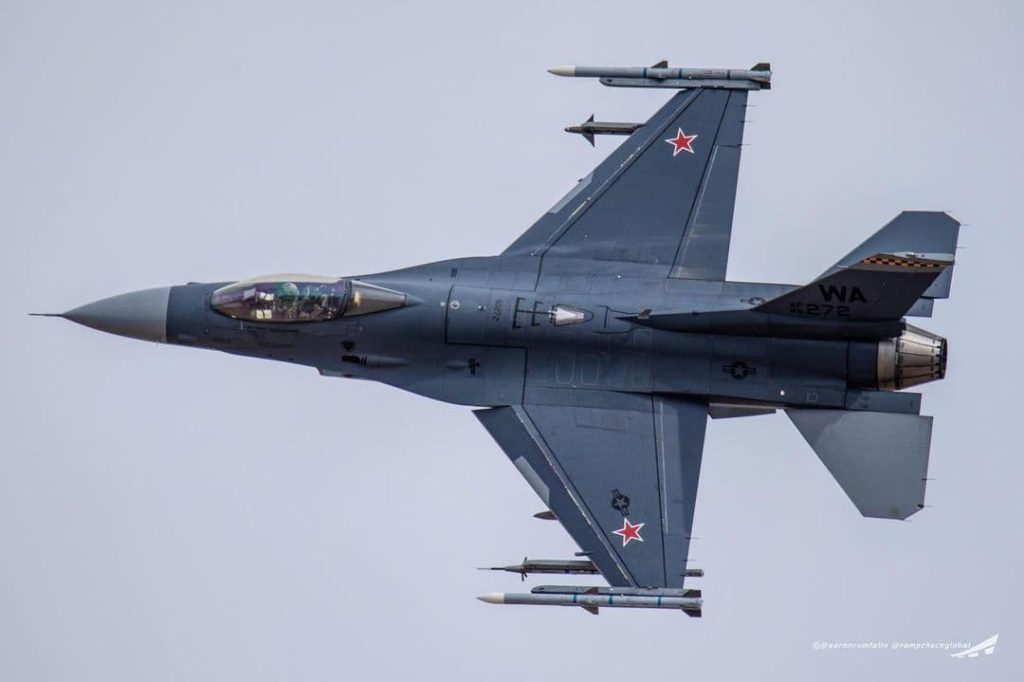 Самолет f 16 фото