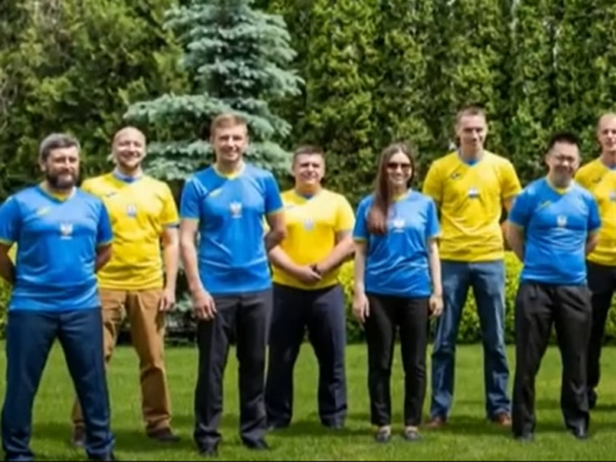Сотрудники посольства США выложили фото в форме сборной Украины на ЧЕ-2020