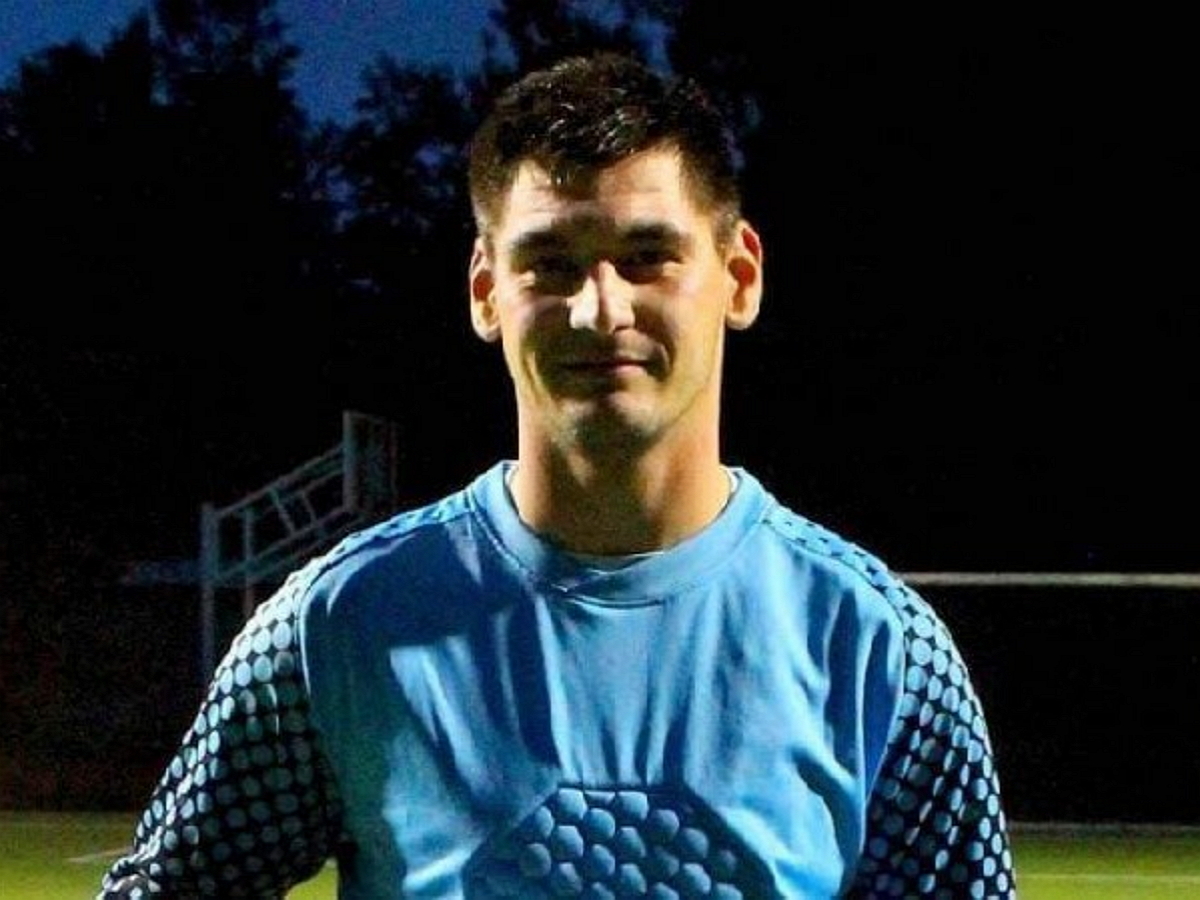 В Калининграде футболист умер во время матча: названа причина смерти