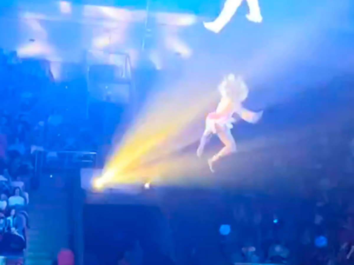 В Омске гимнастка цирка сорвалась с пятиметровой высоты: инцидент засняли на видео