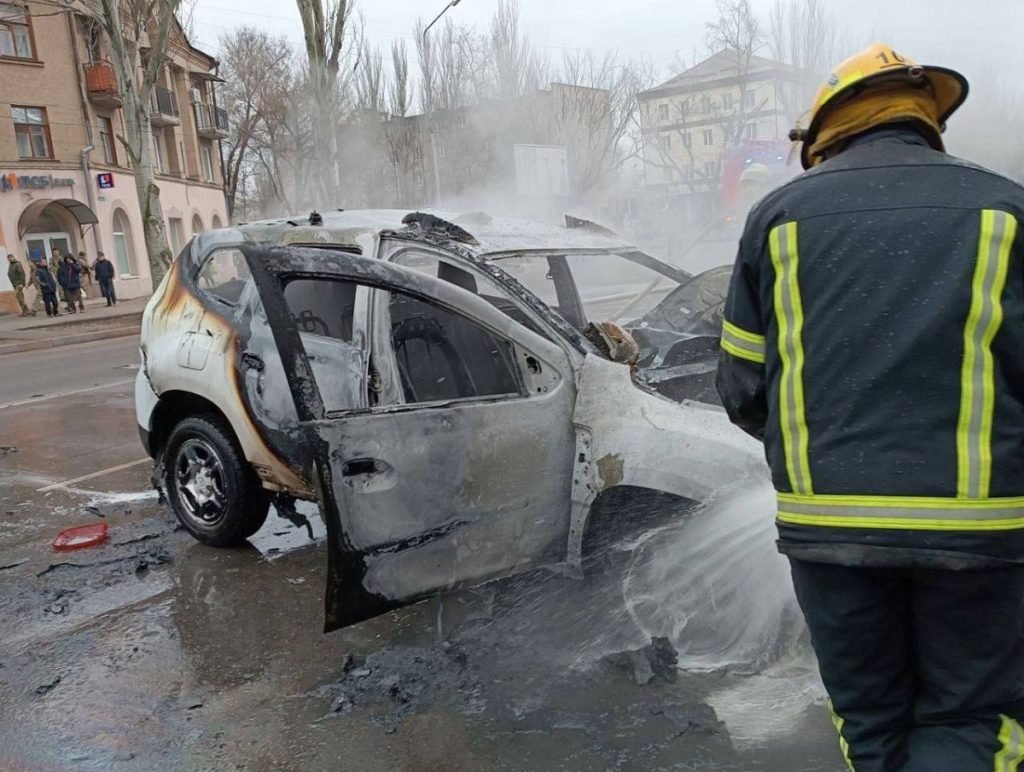 В Мелитополе взорвался автомобиль: пострадали двое силовиков - TOPNews.RU