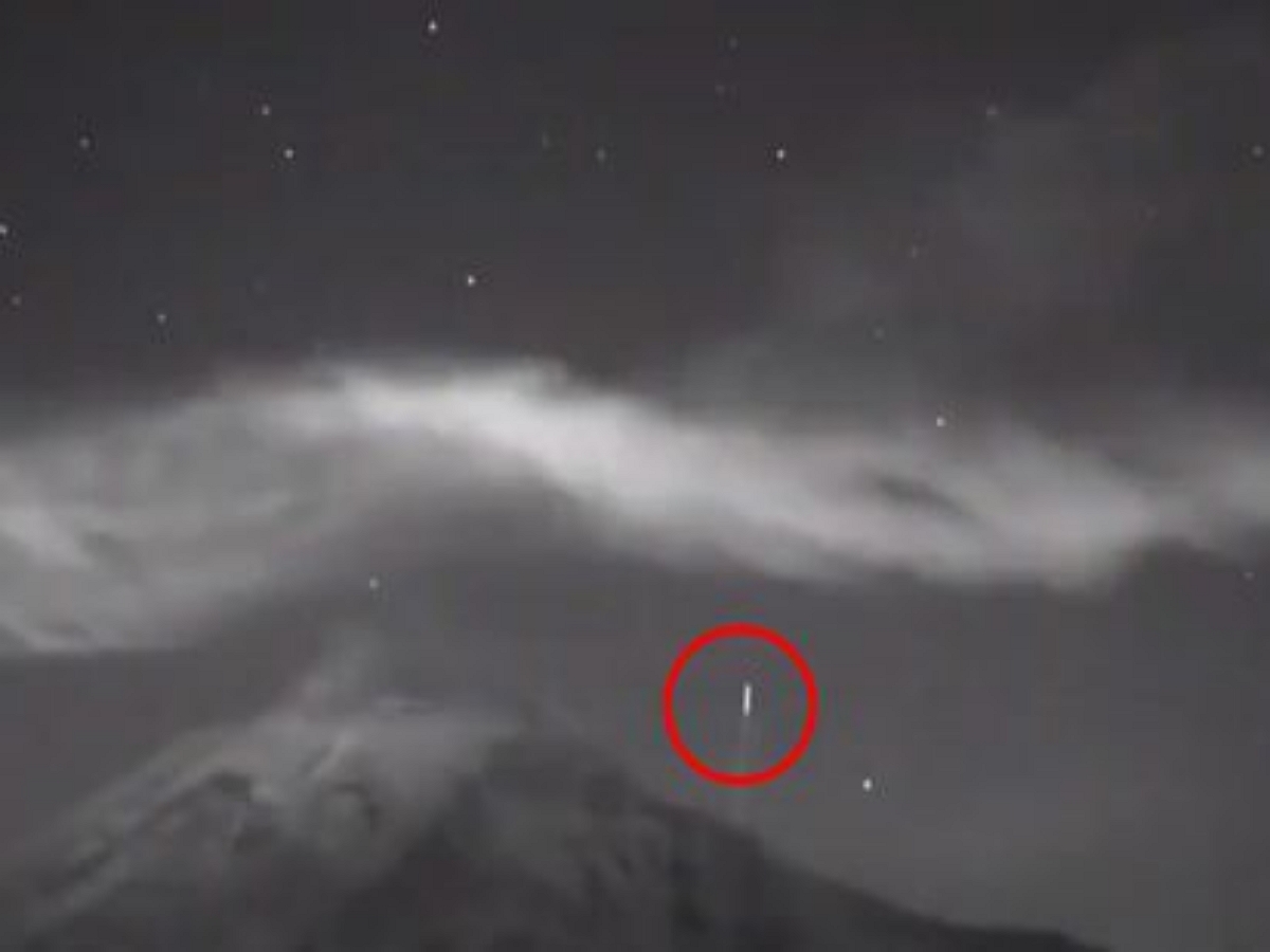 НЛО вылетело из вулкана Попокатепетль
