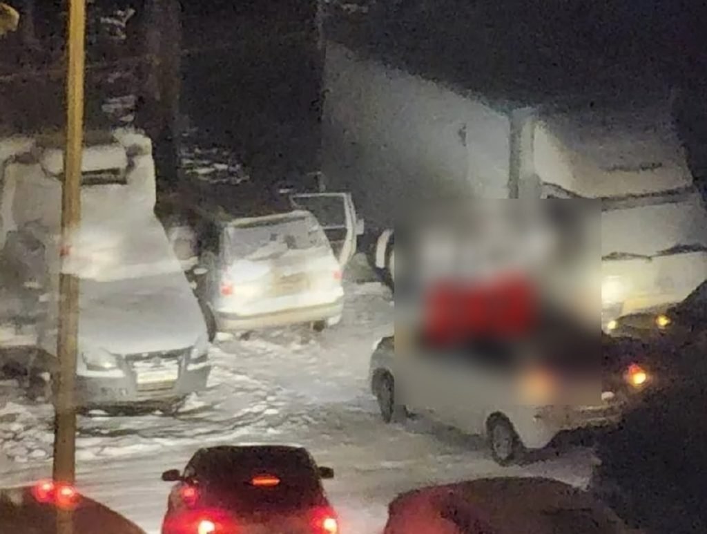 Следком раскрыл тайну голых заледеневших трупов, найденных в автомобиле на  парковке в Екатеринбурге - TOPNews.RU
