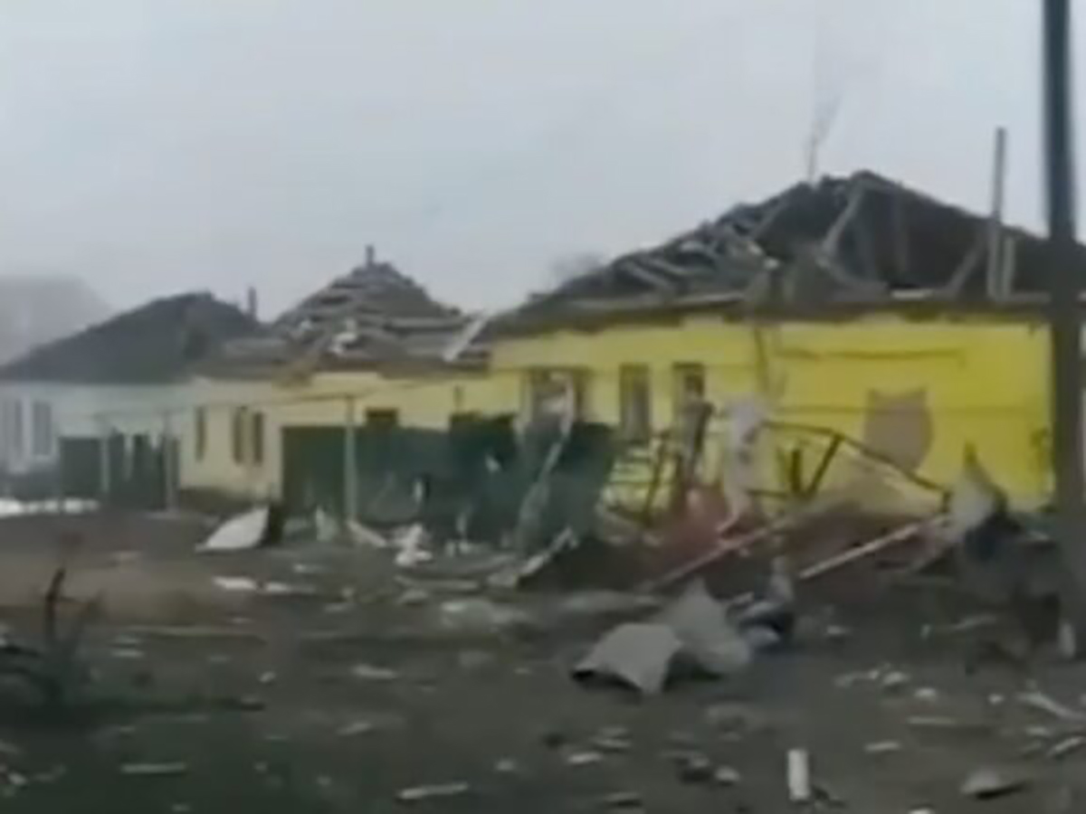 В Воронежской области на село с самолета ВКС РФ упал боеприпас, повреждены дома