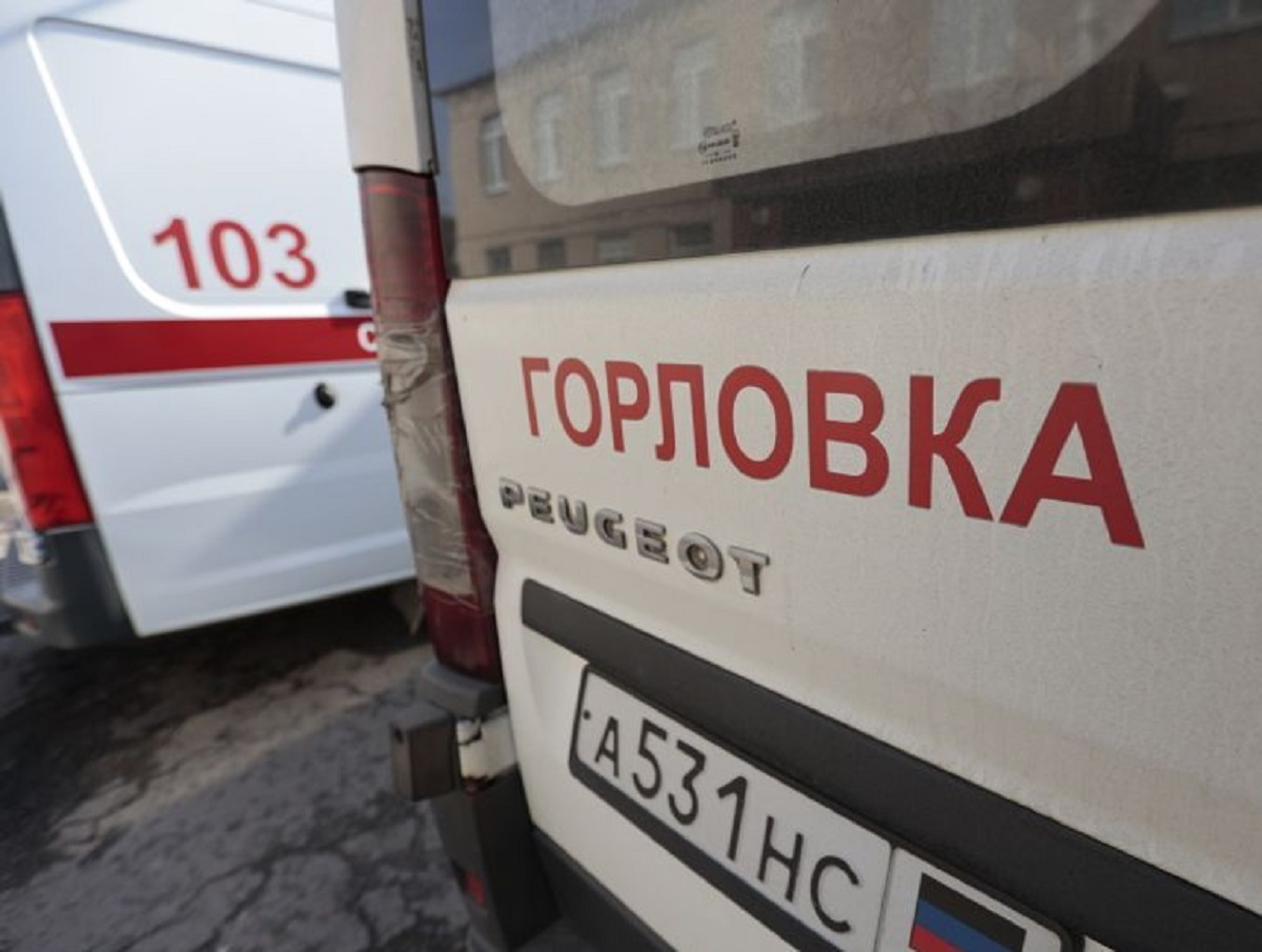 Дрон ВСУ протаранил реанимобиль в Горловке: погибли 2 человека, трое врачей ранены