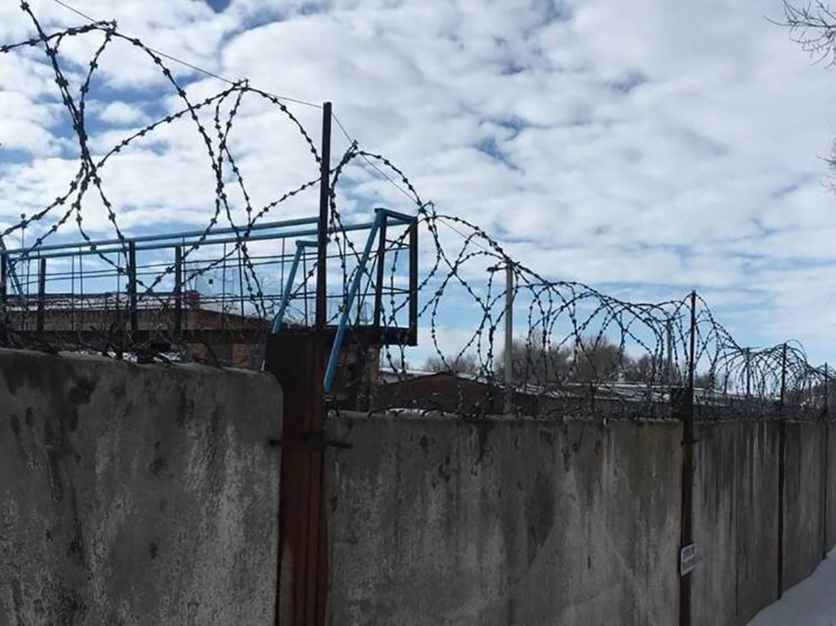 Baza: в Саратовской области бунт заключенных колонии строгого режима усмирял спецназ