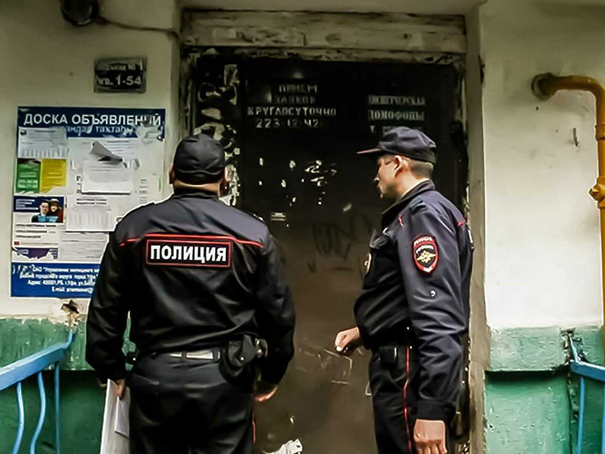 В Москве выписавшийся из больницы Михаил Ефремов обнаружил в своей квартире десятерых кавказцев