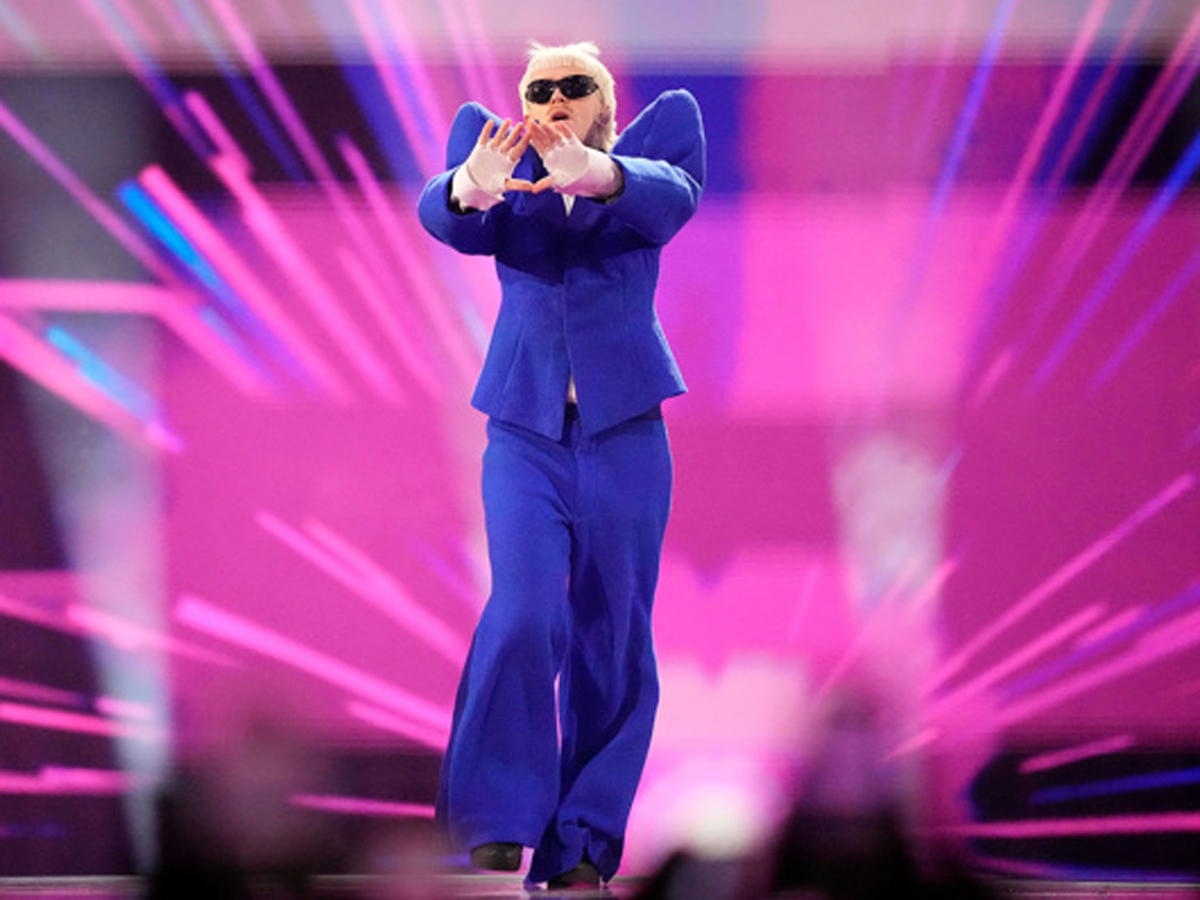 Голландского певца Йоста Кляйна отстранили от финала «Евровидения» за угрожающий жест оператору