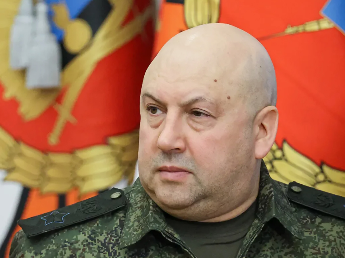 В окружении Суровикина высказались о его «визите в Кремль»