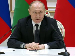 «Тупые вообще, как этот стол?»: Путин ответил, нападет ли Россия на НАТО и отвел Зеленскому год