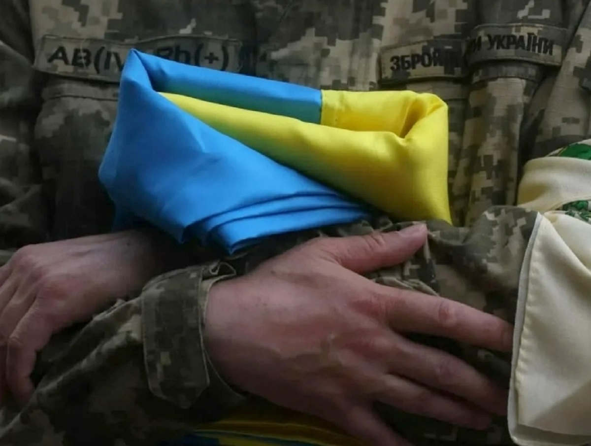 Украина обязала 17-летних подростков вернуться с Запада и встать на воинский учет