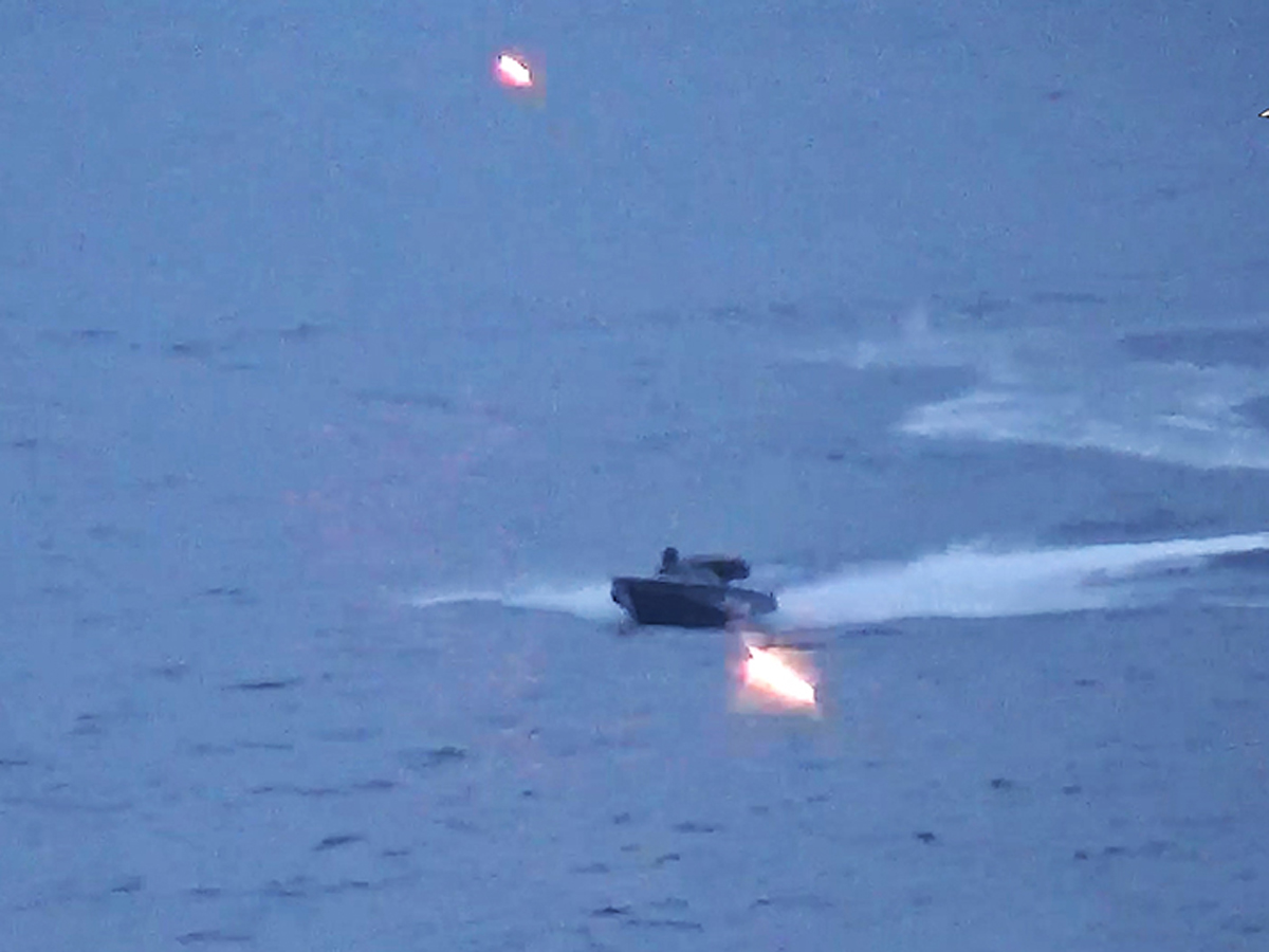 Появилось видео уничтожения 11 безэкипажных катеров ВСУ у берегов Крыма