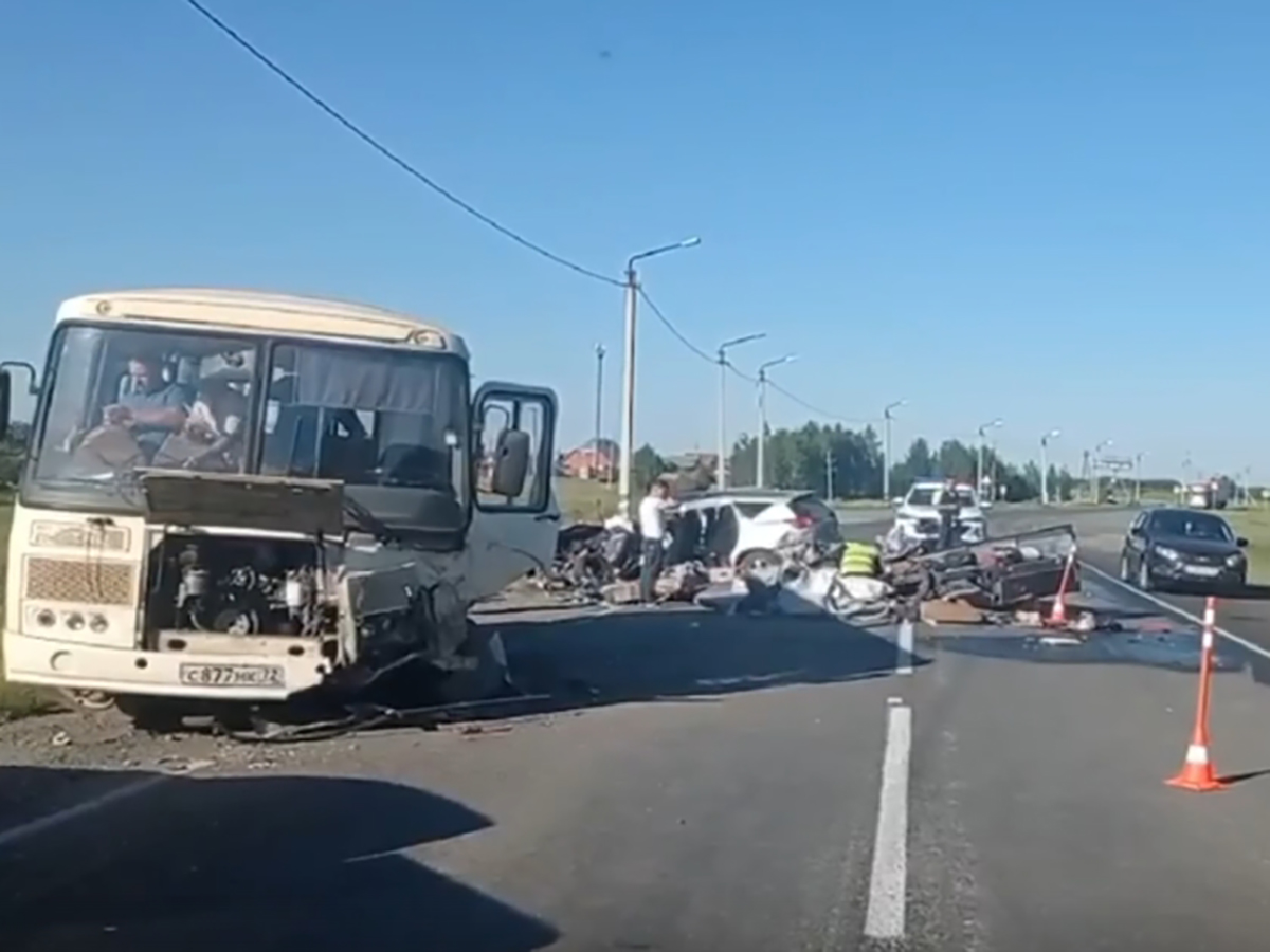 Под Рязанью автобус выехал на встречку и устроил ДТП: 8 погибших
