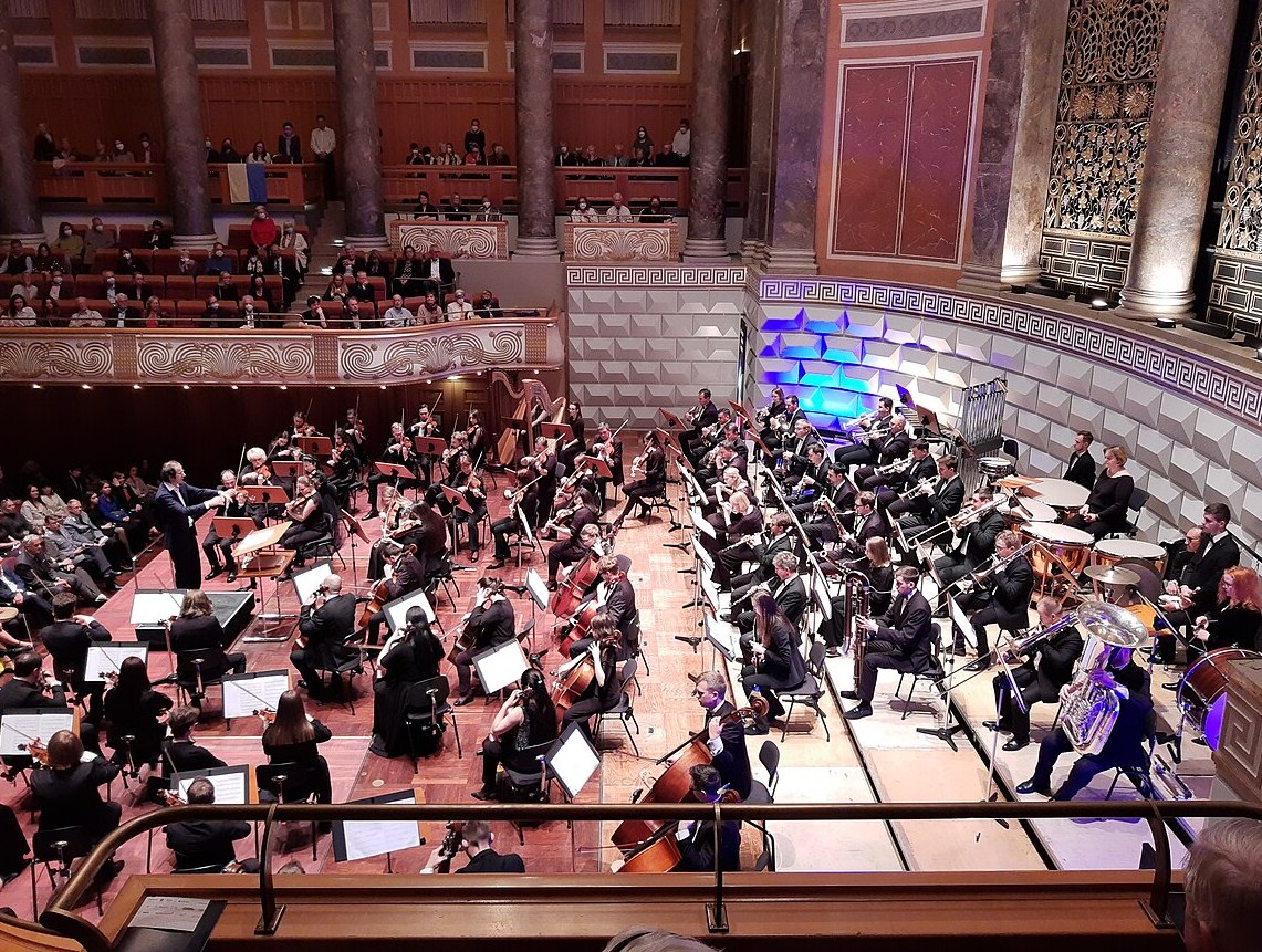 Киевский симфонический оркестр всем составом в 70 человек сбежал в Германию