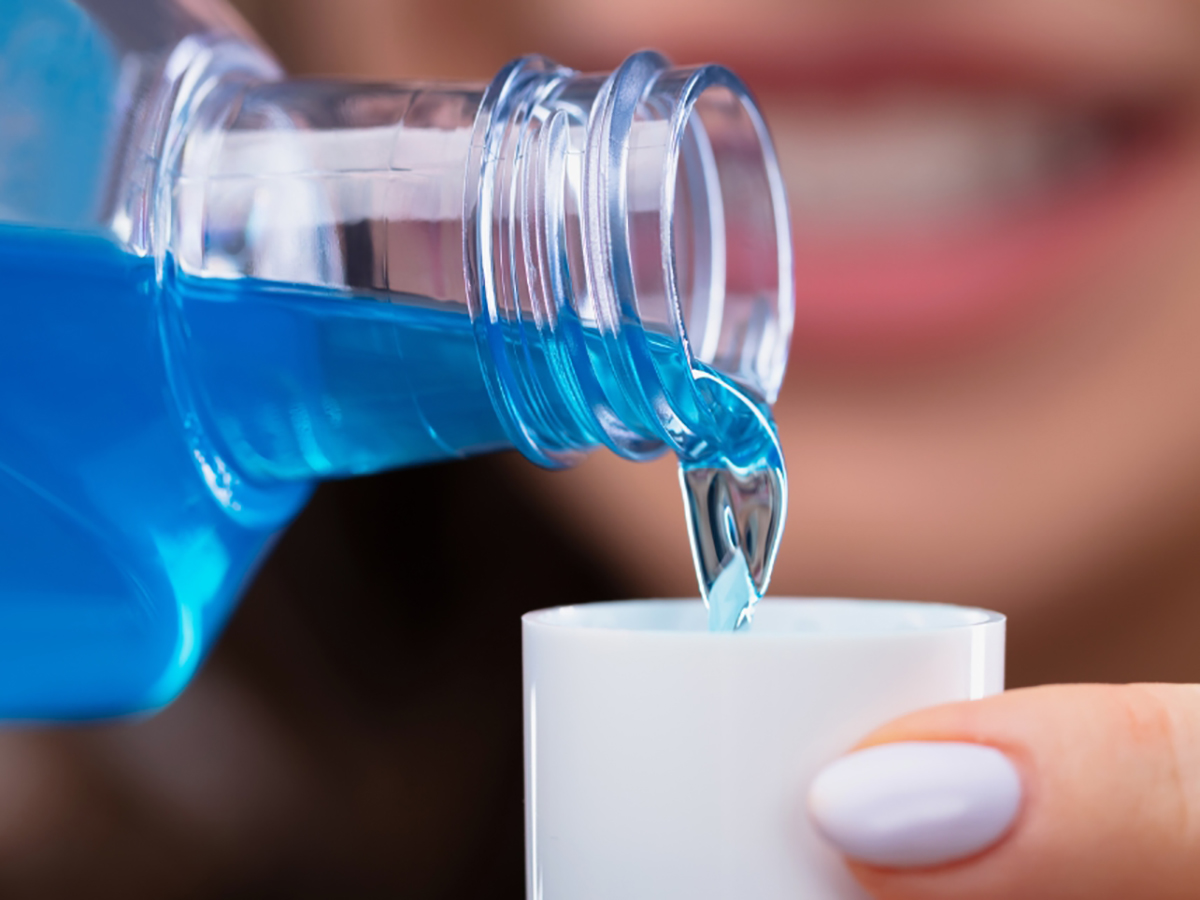 СМИ: спиртосодержащие ополаскиватели для рта повышают риск развития рака